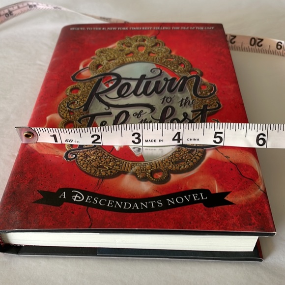 Descendants novel book return to the isle of the lost hardback like new - Picture 4 of 5